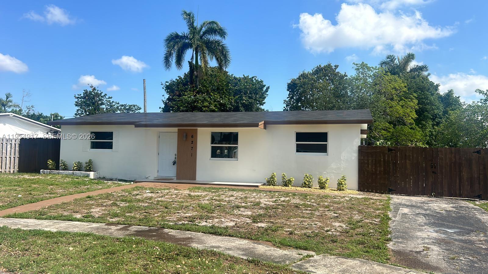 6271 Farragut St, Hollywood FL 33024