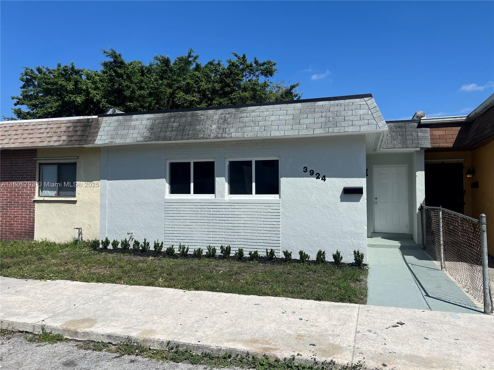 3924 NW 207th St Rd, Miami Gardens FL 33055
