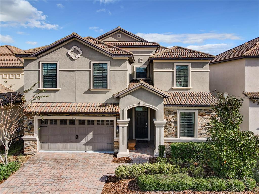 1305 DIVOT WAY