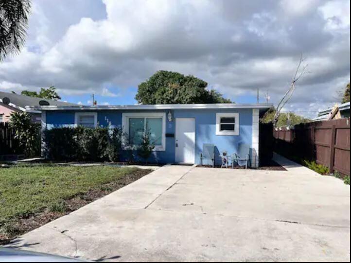 118 SW 12th Avenue, Delray Beach FL 33444