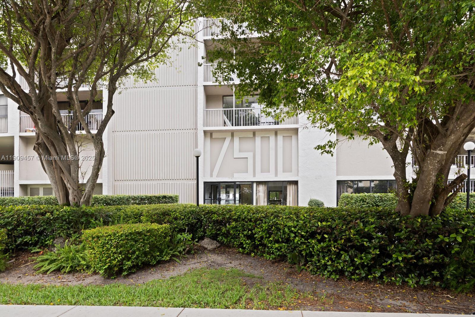 17500 N Bay Rd # S301, Sunny Isles Beach FL 33160