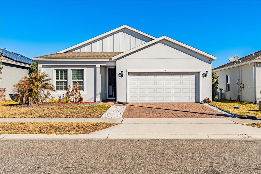 372 MEADOW POINTE DRIVE