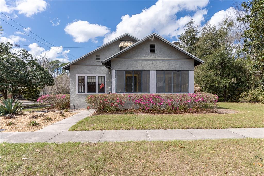 1106 NE 4TH STREET