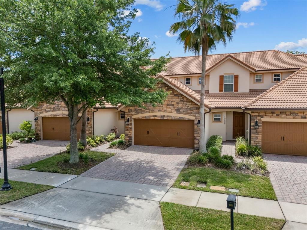 A covered patio features a sofa, armchairs, a coffee table, and a dining set — 10410 BELFRY CIRCLE, ORLANDO, FL