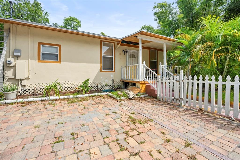 109 W FLORIBRASKA AVENUE