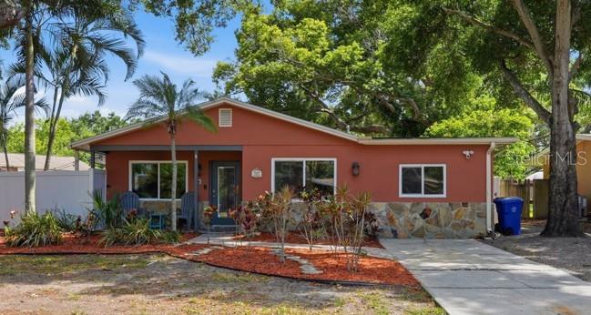 961 LEXINGTON DRIVE