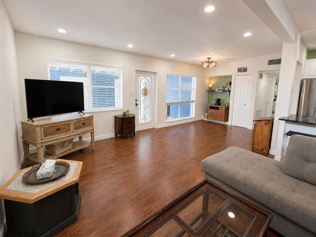 1004 DARTMOUTH DRIVE, BRADENTON, FL — photo 4 of 30