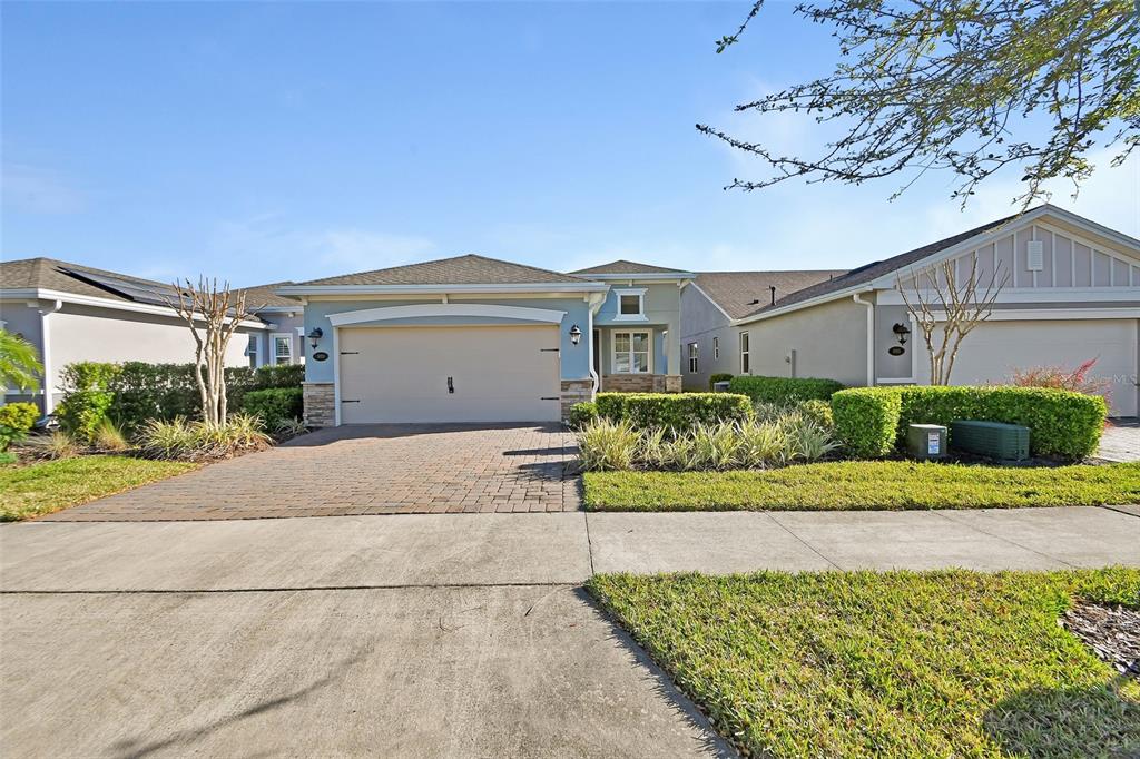 1079 LINCOLNSHIRE DRIVE