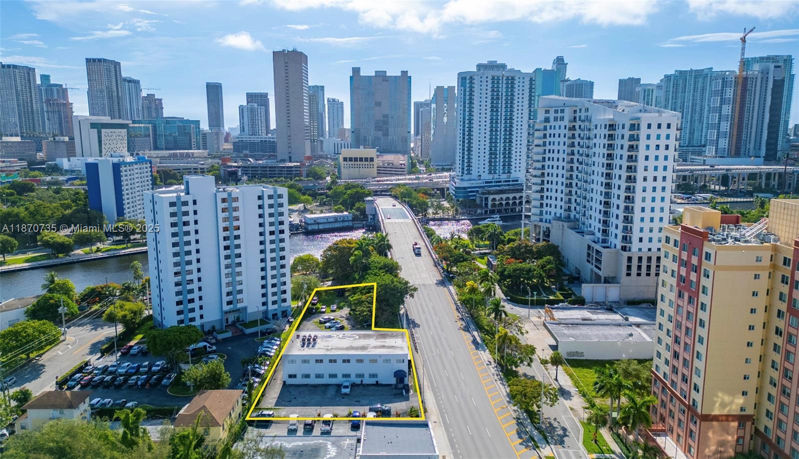 An aerial view shows a rectangular commercial building with a parking lot outlined in yellow — 529 W Flagler St, Miami FL 33130, MIAMI, FL