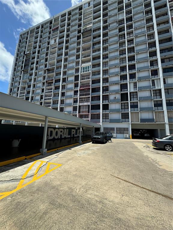 DORAL PLAZA LUIS VIGOREAUX AVENUE UNIT 11-L