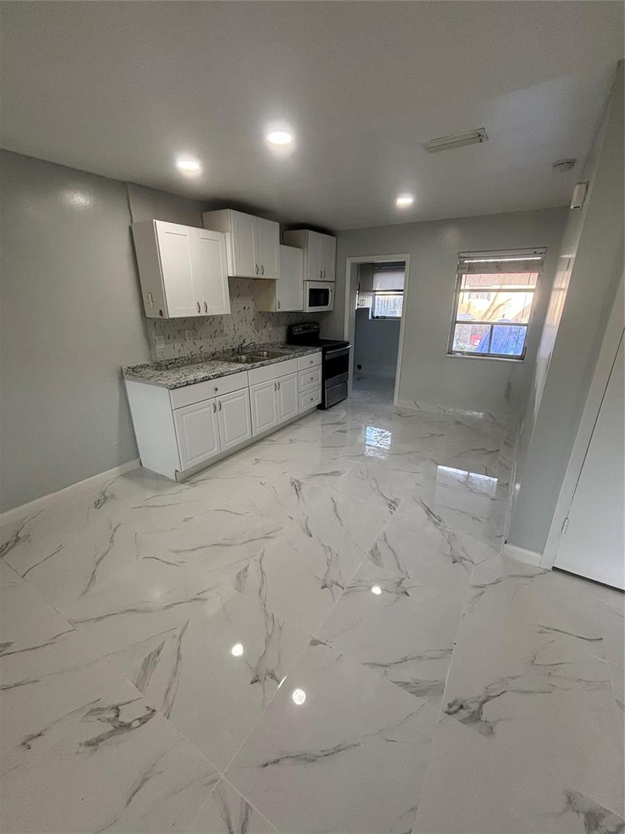 268 NE 41st Street, Oakland Park FL 33334