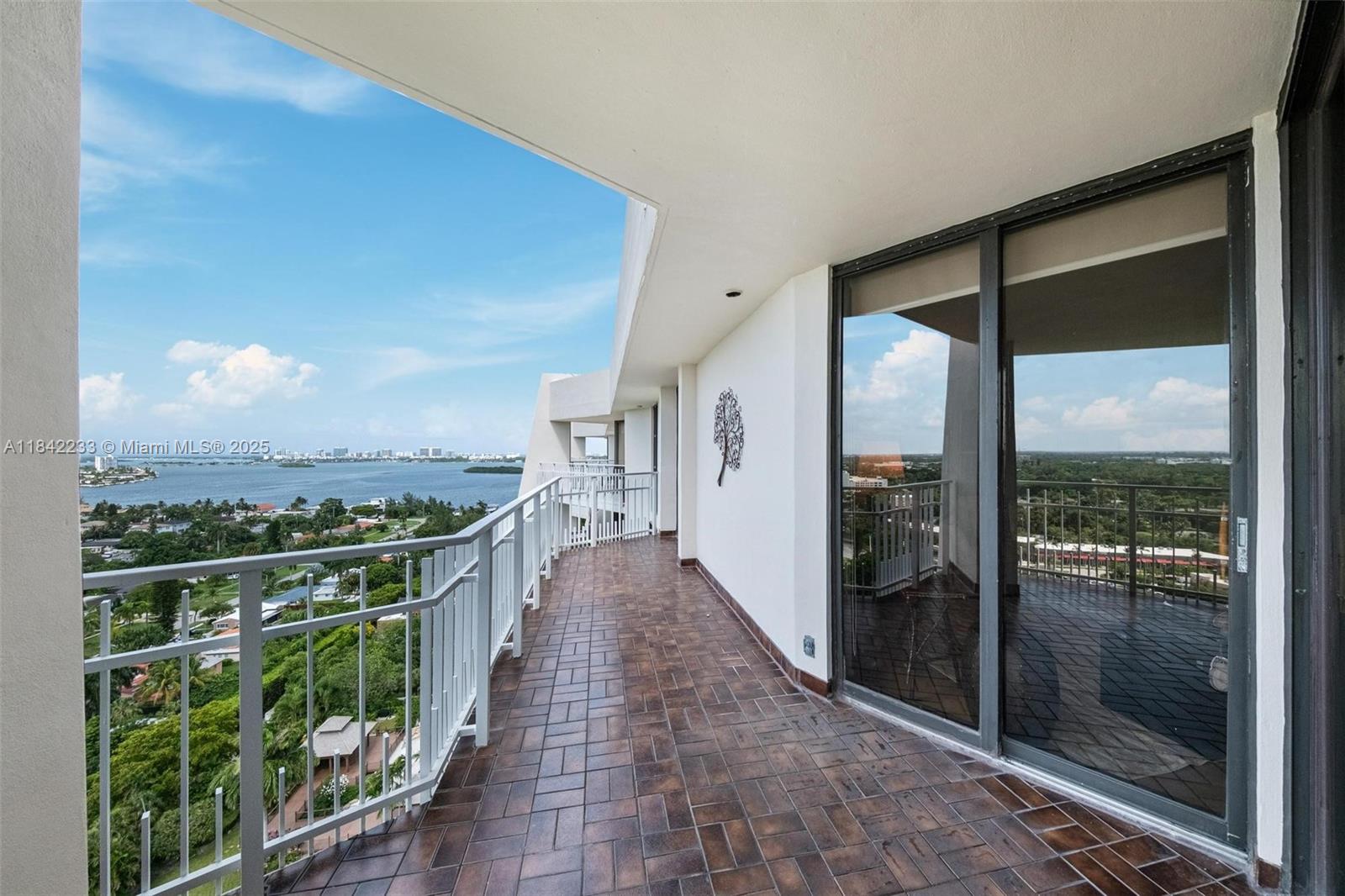 1000 Quayside Ter # 11, Miami FL 33138