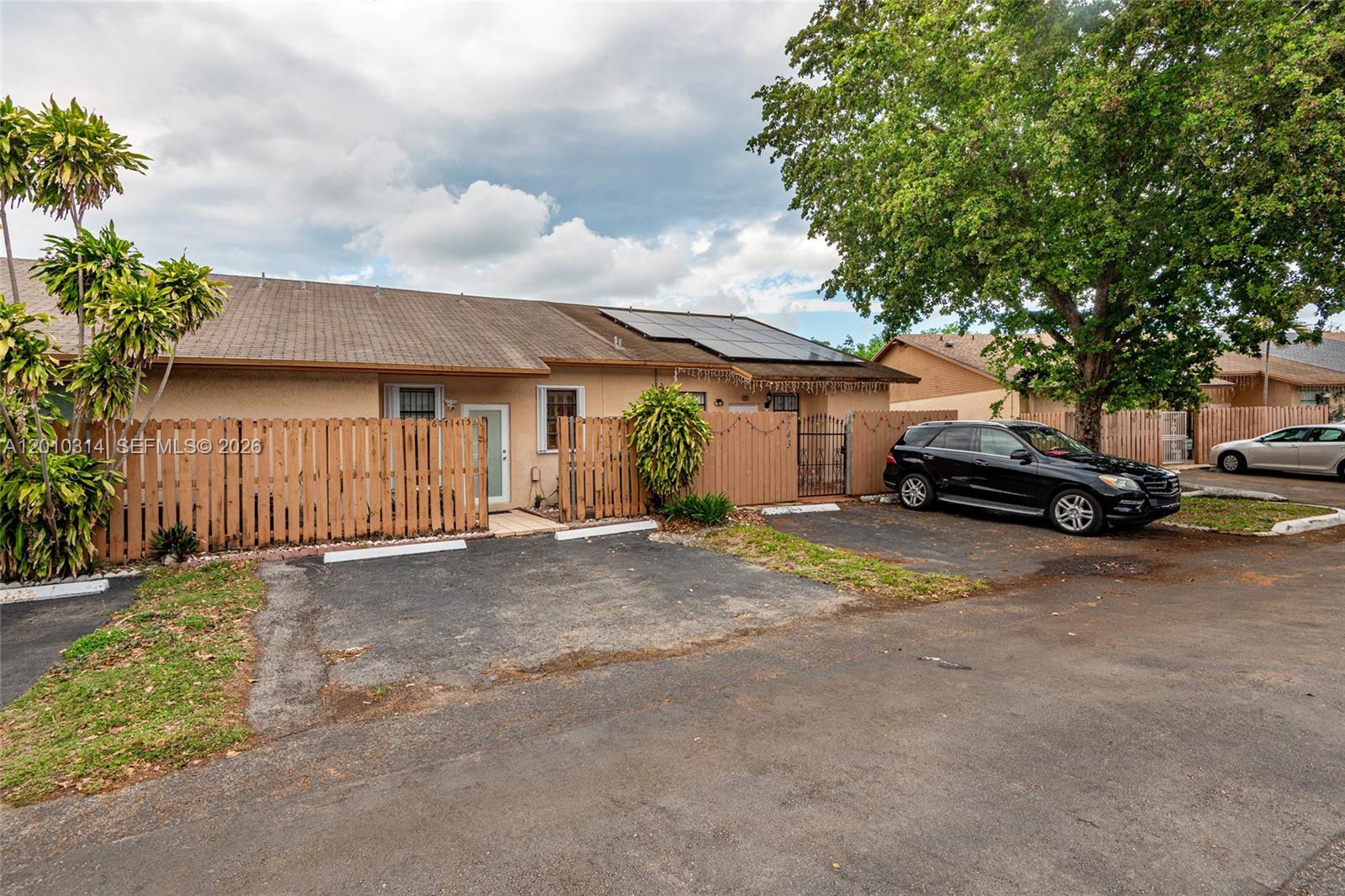 6745 NW 192nd Ln, Hialeah FL 33015