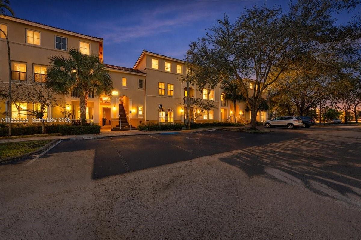 150 Jacaranda Country Club Dr # 200, Plantation FL 33324