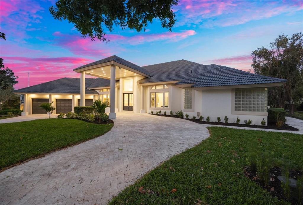 2207 CAIRNS COURT