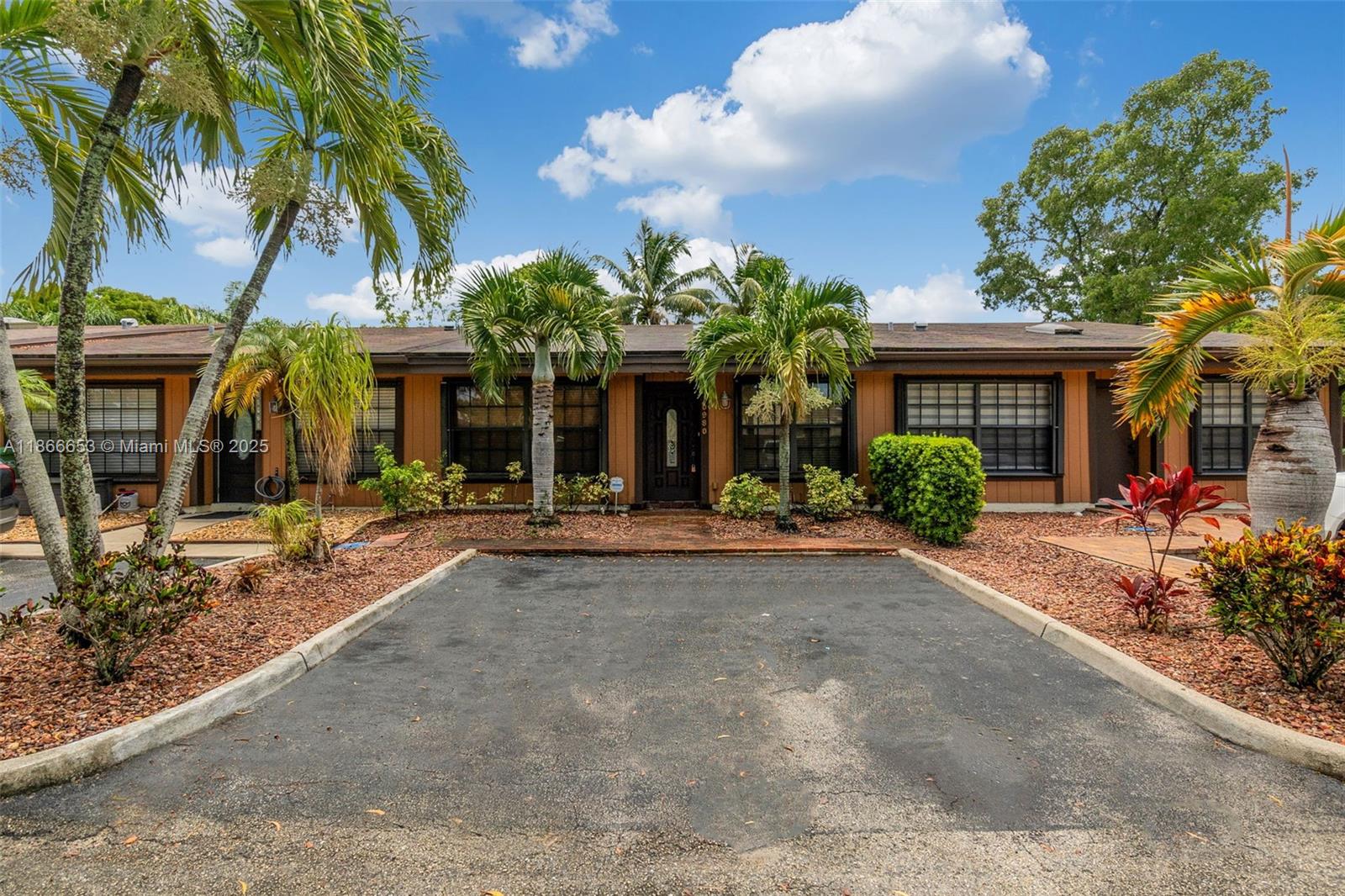 10980 olive ave, Pembroke Pines FL 33026