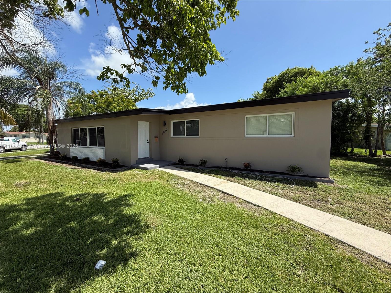 19201 Flag Dr, Cutler Bay FL 33157