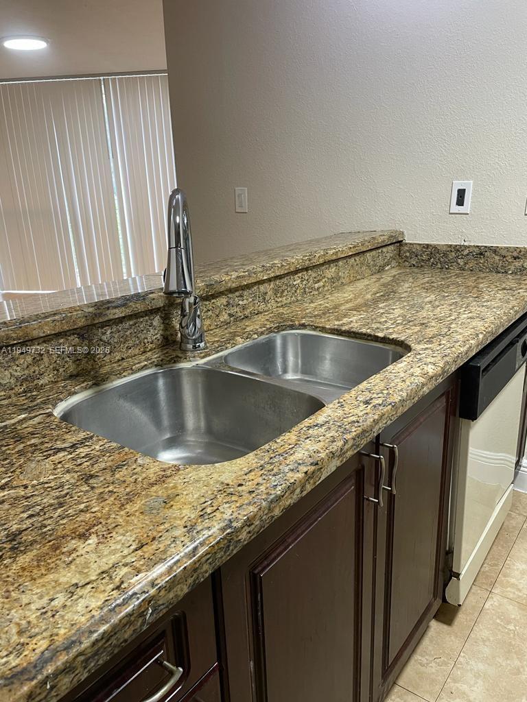 7075 NW 186th St # C505, Hialeah FL 33015