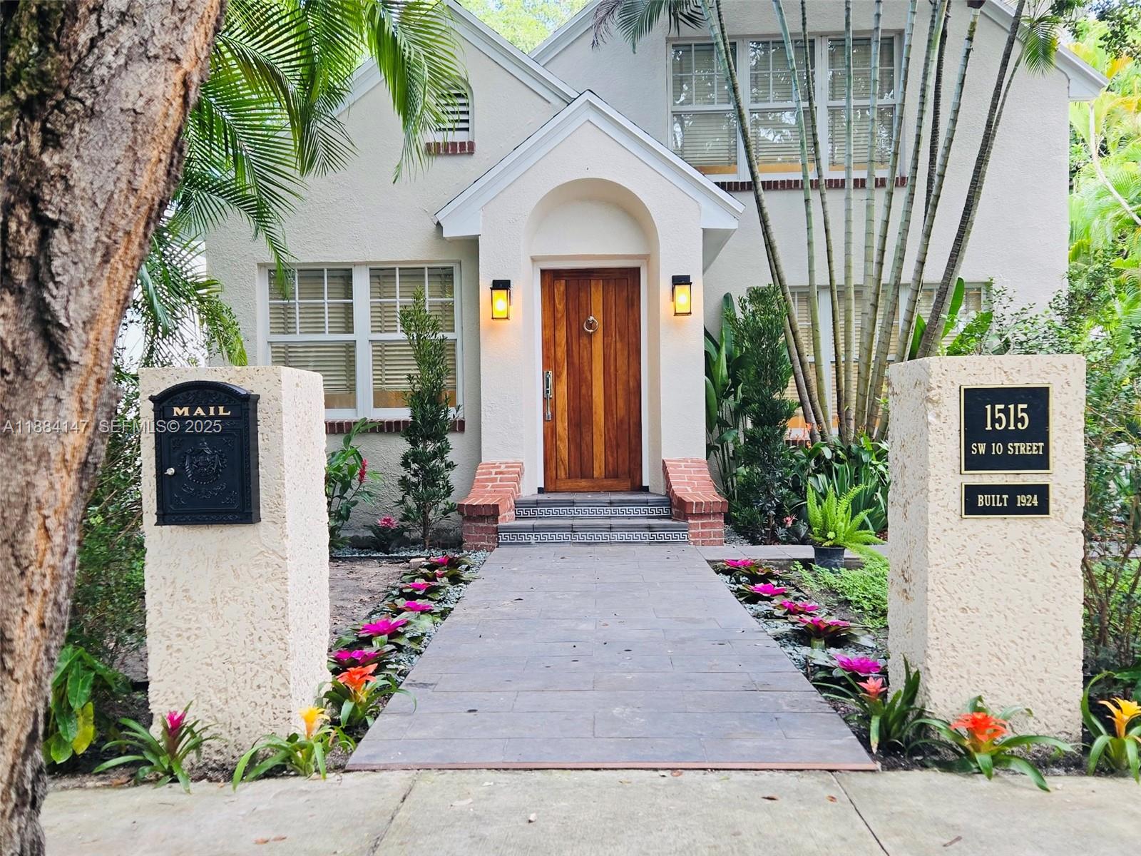 1515 SW 10th St, Miami FL 33135