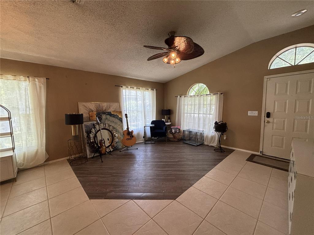 348 FOUNTAINVIEW CIRCLE, OLDSMAR, FL — photo 4 of 19