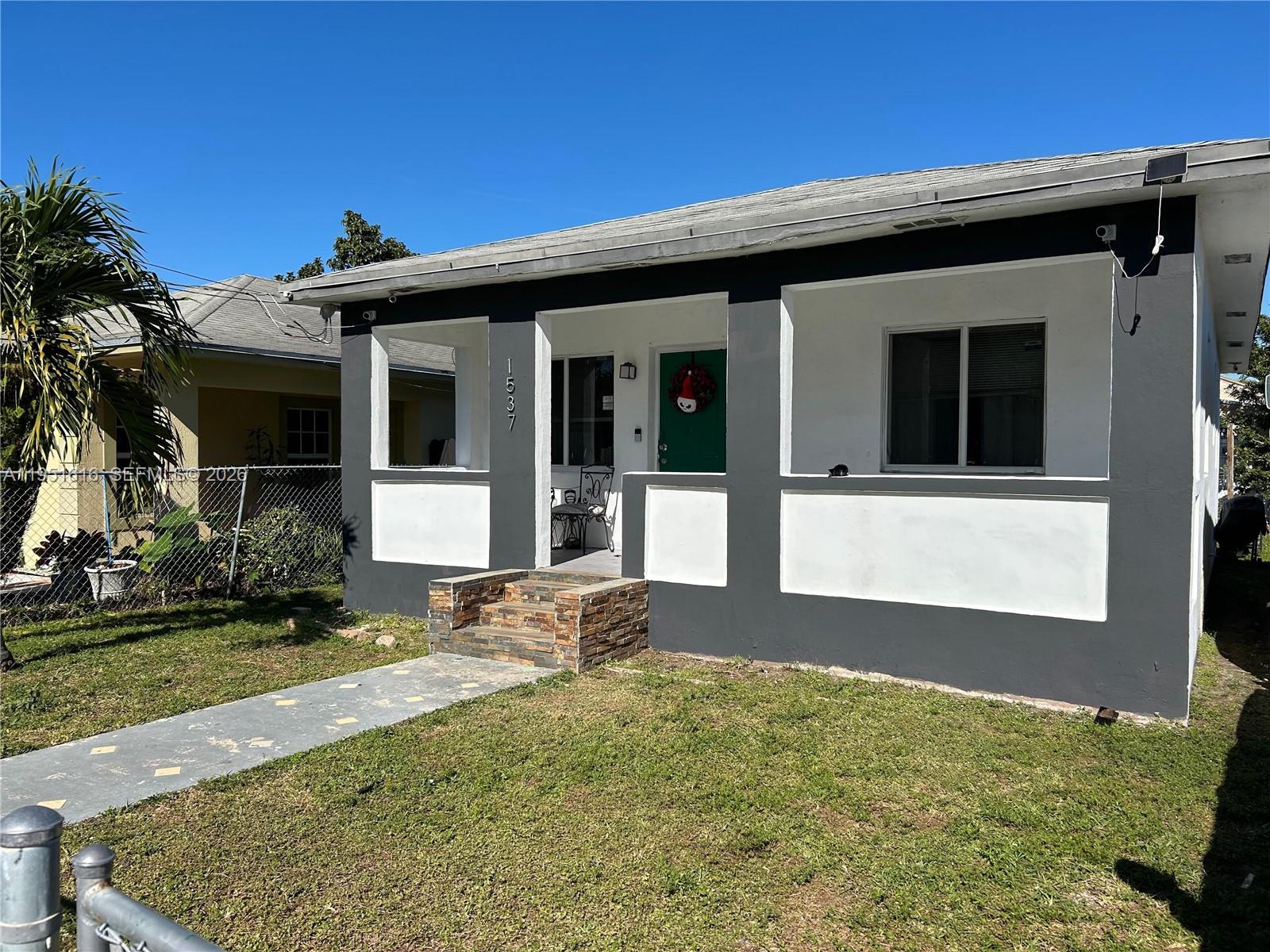 1537 NW 64th St, Miami FL 33147