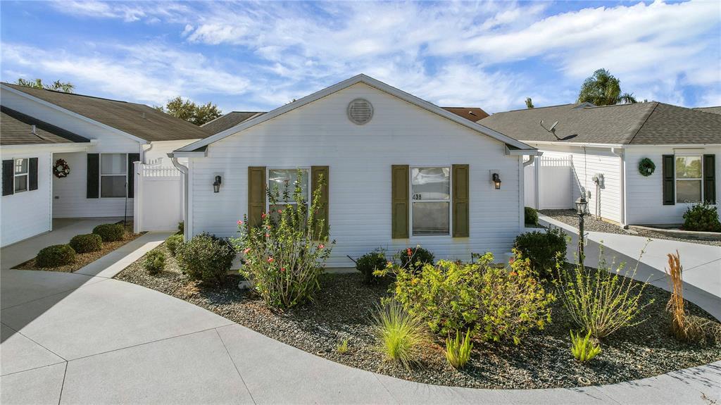438 GROVEWOOD PLACE