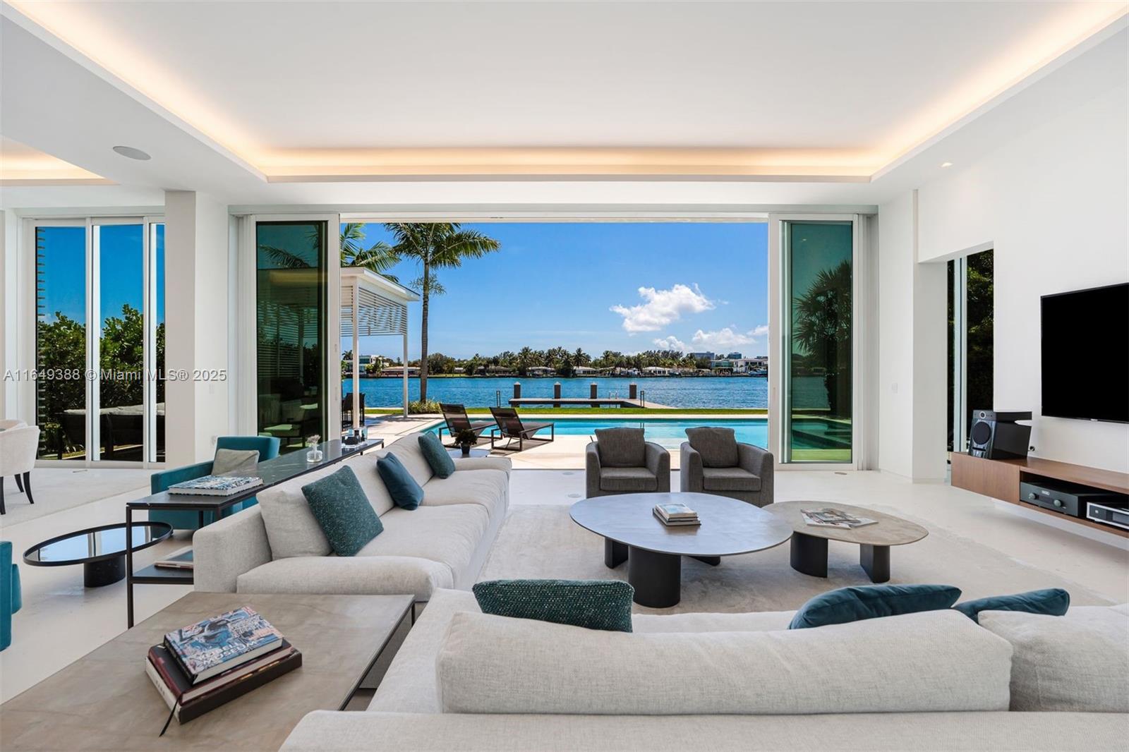 1844 Daytonia Rd, Miami Beach FL 33141