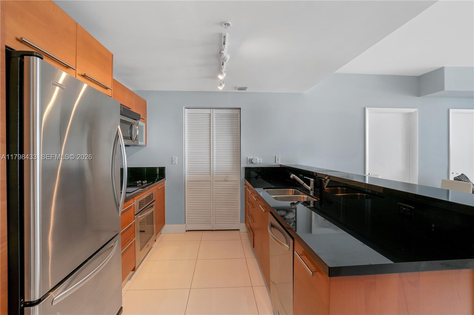 253 NE 2nd St # 2201, Miami FL 33132