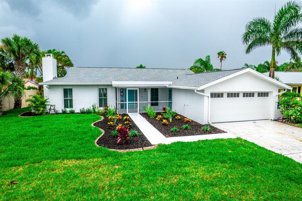 913 SPINDLE PALM WAY