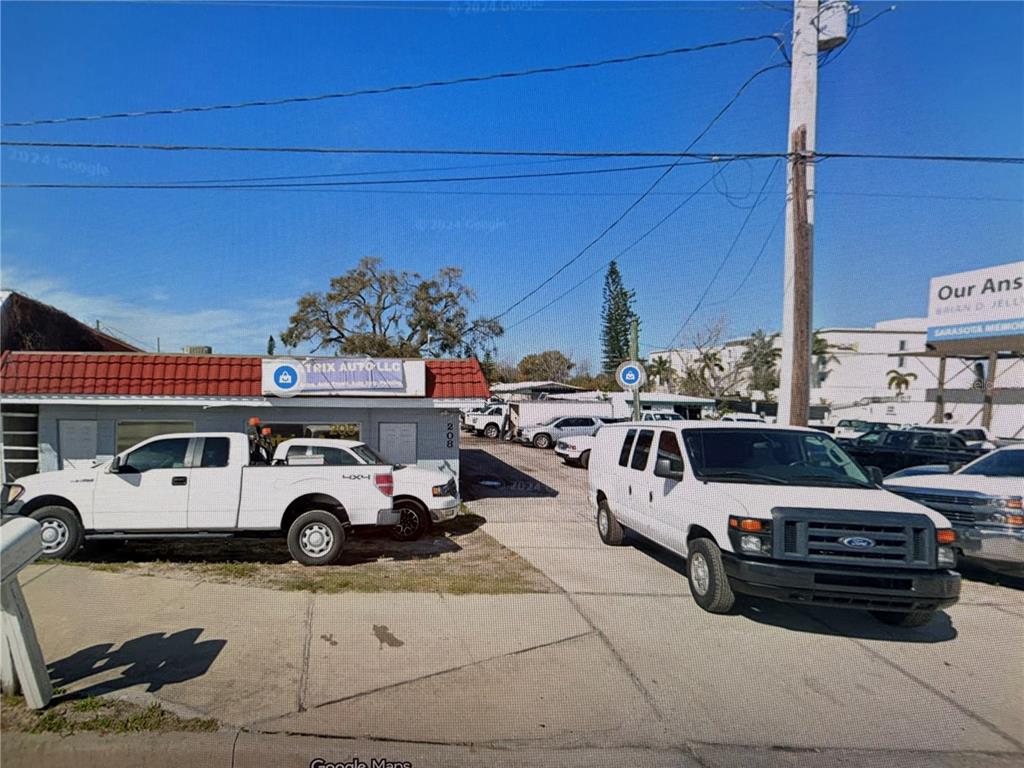 204 TAMIAMI TRAIL S