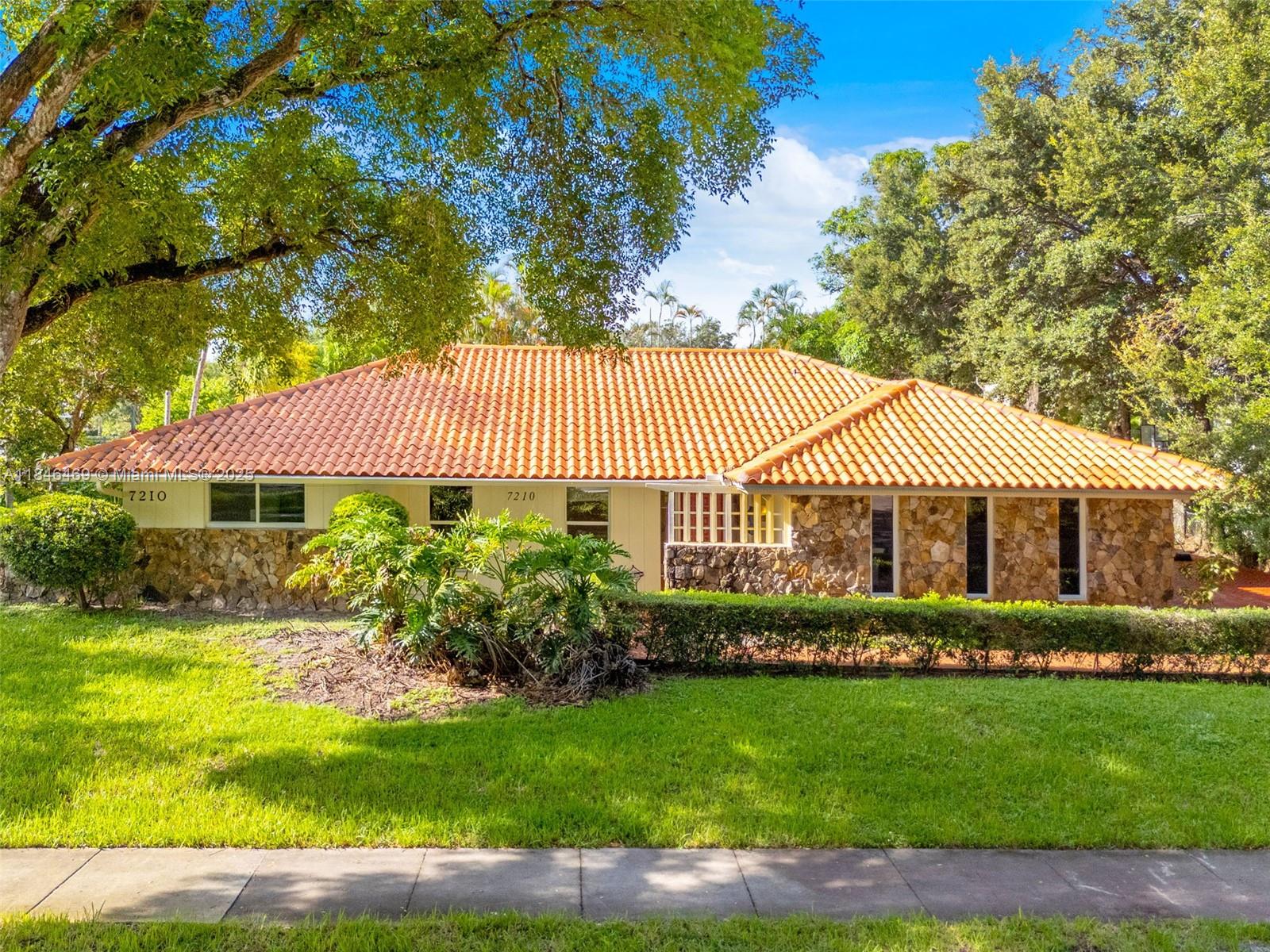 7210 W Troon Cir, Miami Lakes FL 33014