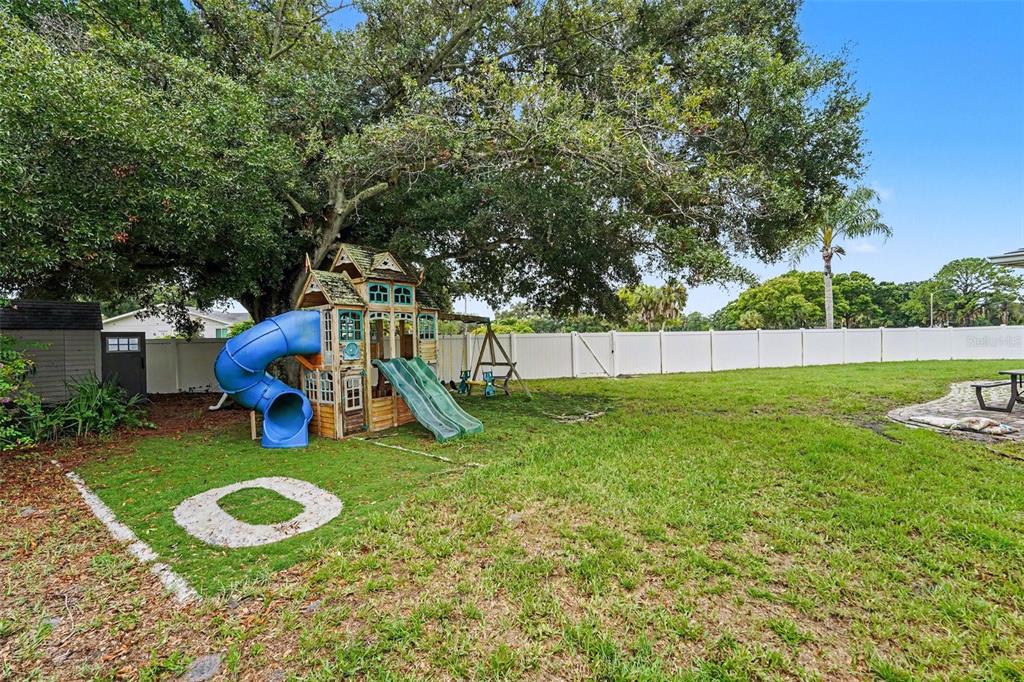 2675 RED OAK CT, CLEARWATER, FL — photo 5 of 27