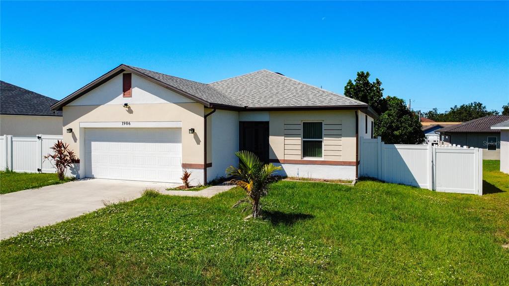 1906 MANATEE DRIVE