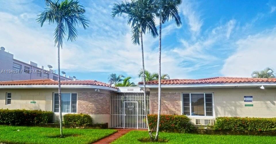 2160 BayDr # 11, Miami Beach FL 33141