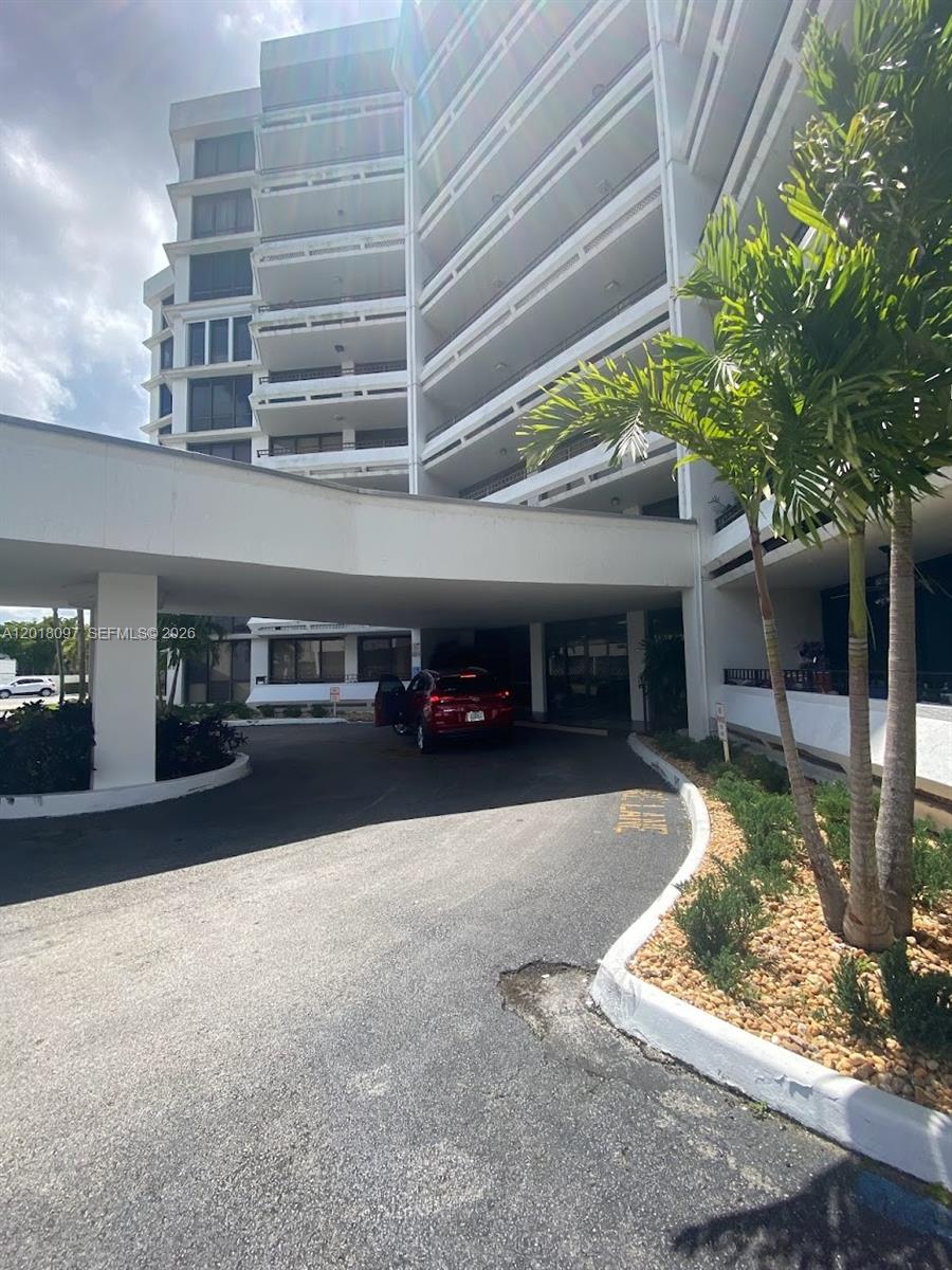 MIAMI, FL — photo 2 of 30
