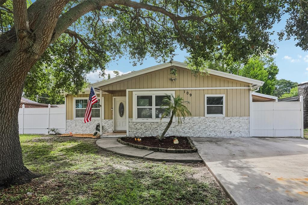 109 EMERALD LANE