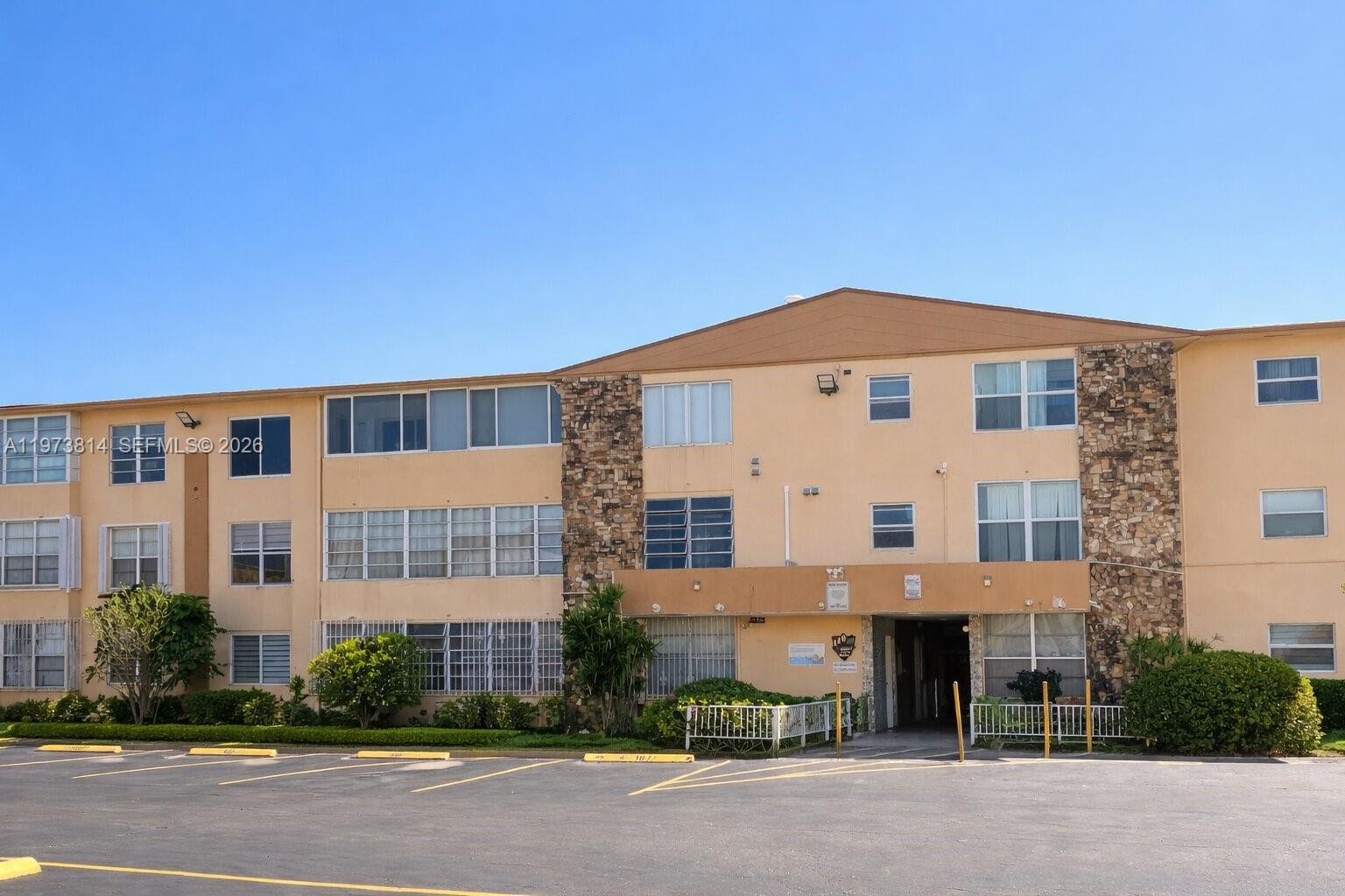 140 Royal Palm Rd # 202, Hialeah Gardens FL 33016
