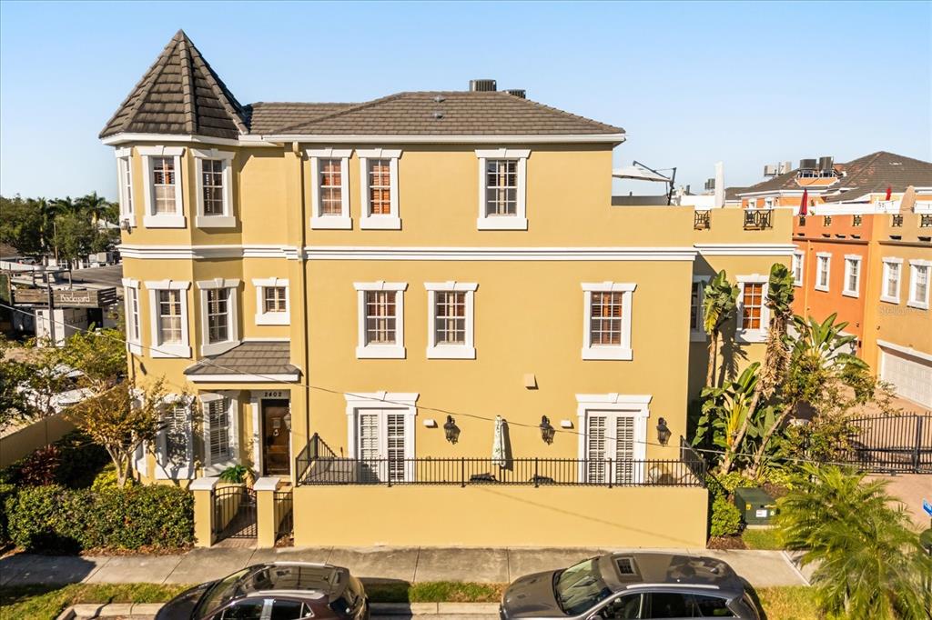 2402 VICTORIA GARDENS LANE