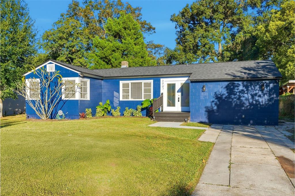 A blue, single-story house with a concrete block exterior and a paved driveway — 3007 KNOLLWOOD CIRCLE, ORLANDO, FL