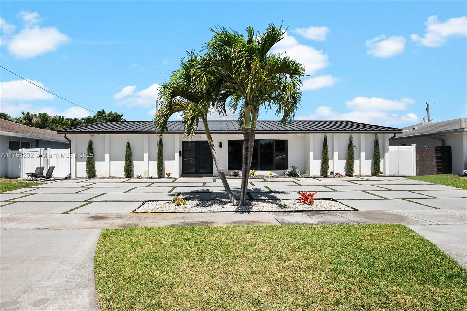 1945 NE 208th Ter, Miami FL 33179