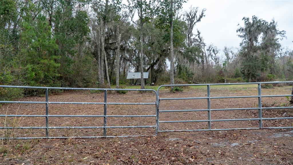 455 W RIVER ROAD, PALATKA, FL — photo 2 of 30