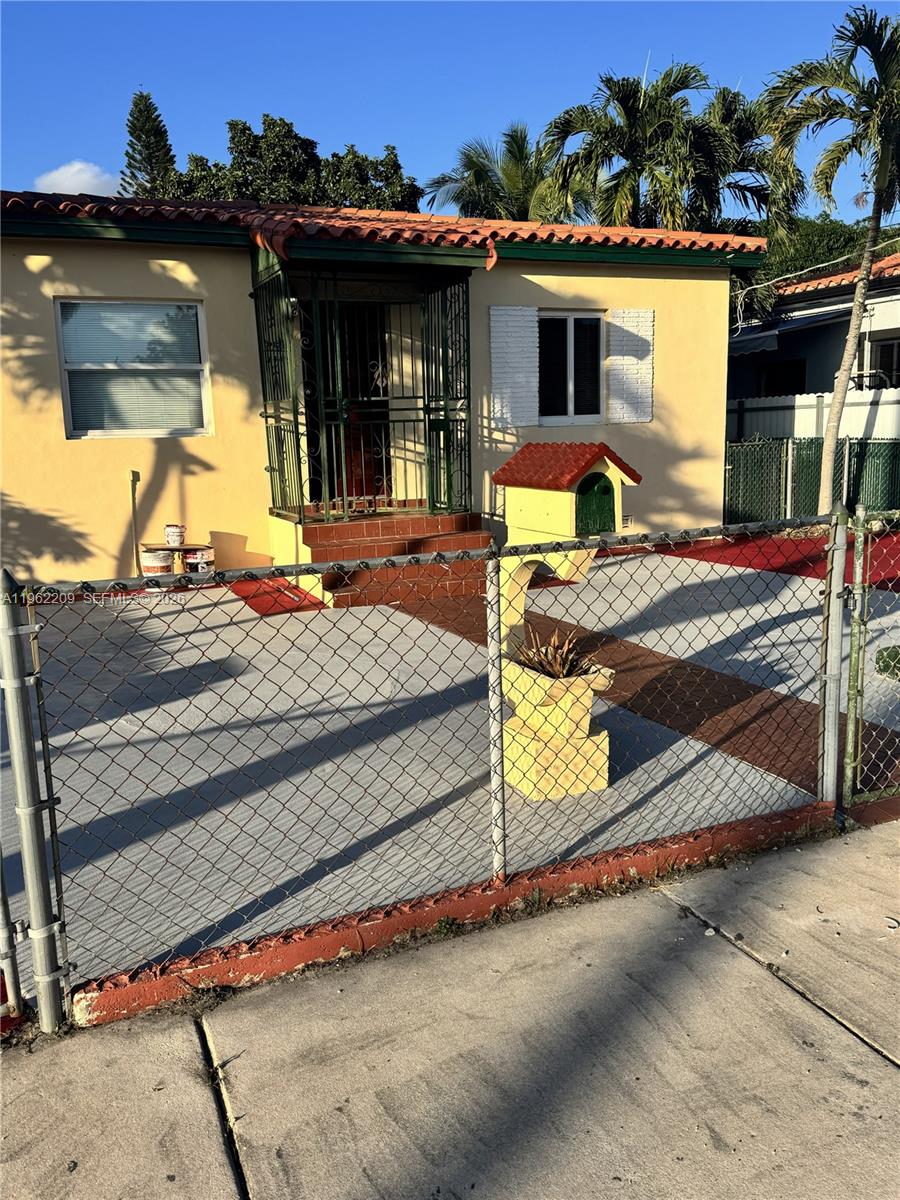 3445 NW 2nd St, Miami FL 33125