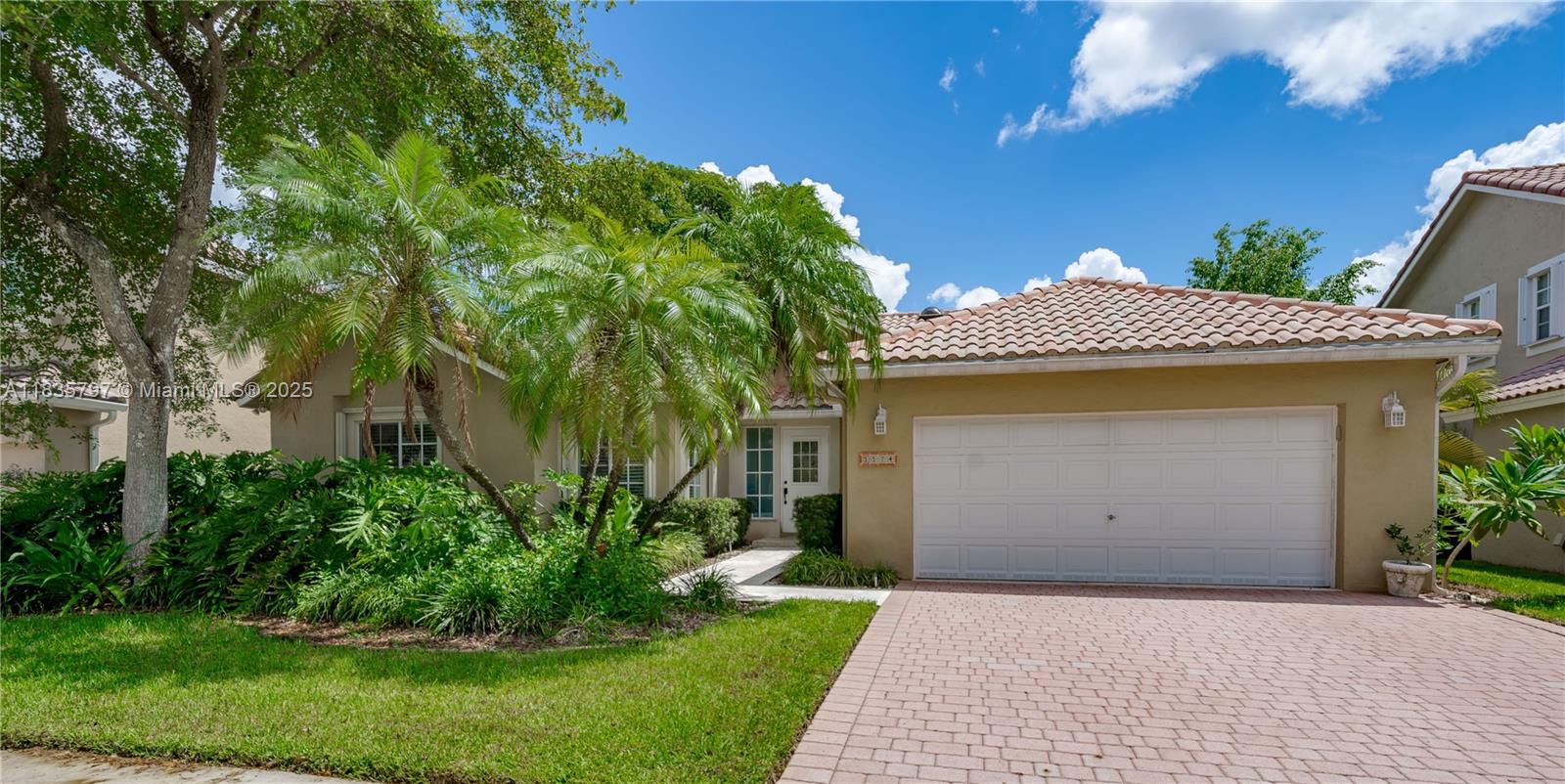 1174 Laguna Springs Dr, Weston FL 33326