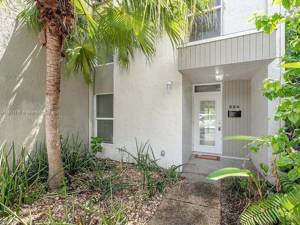 694 Kensington Pl, Wilton Manors FL 33305