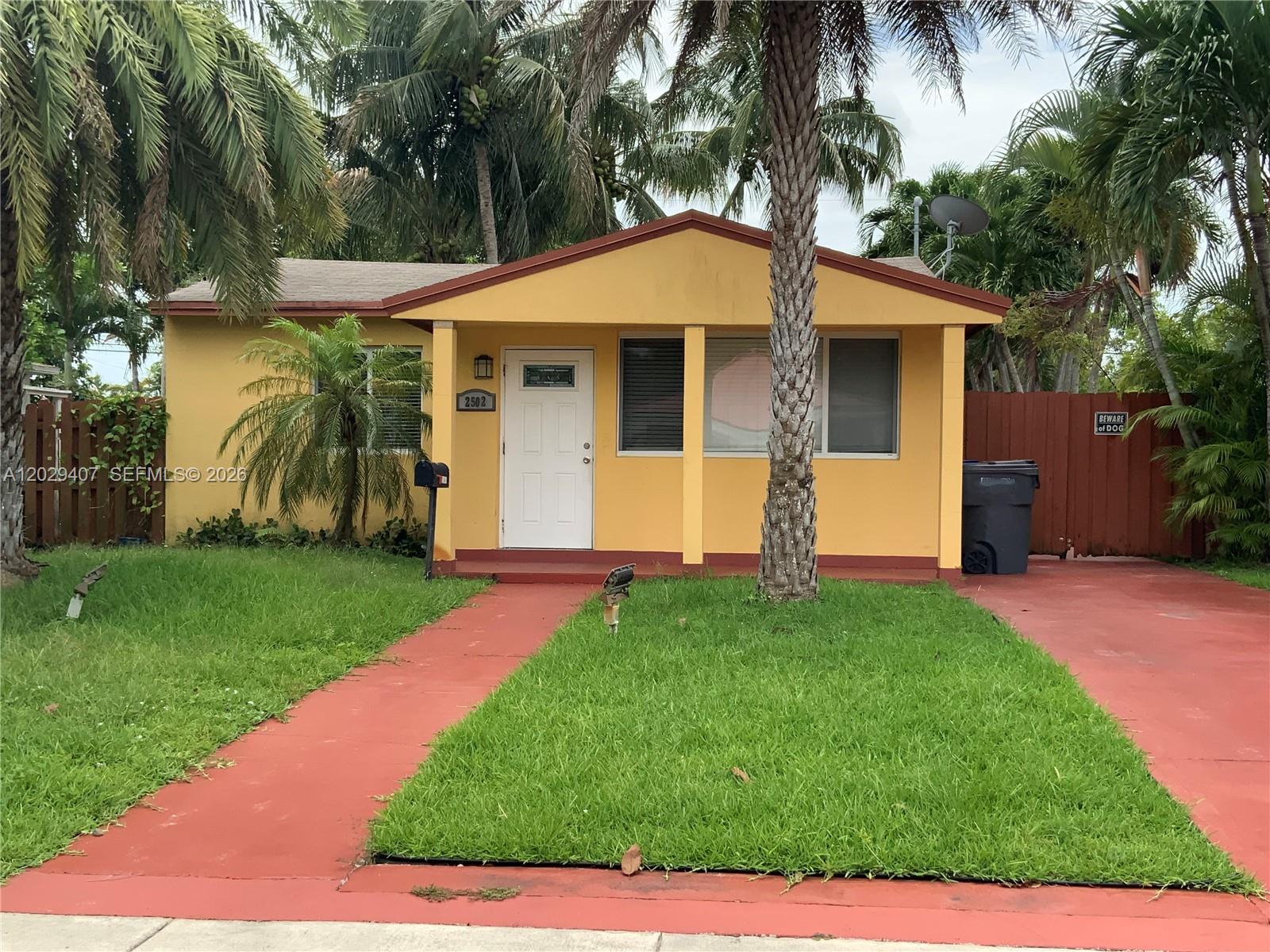 2502 Dewey St, Hollywood FL 33020