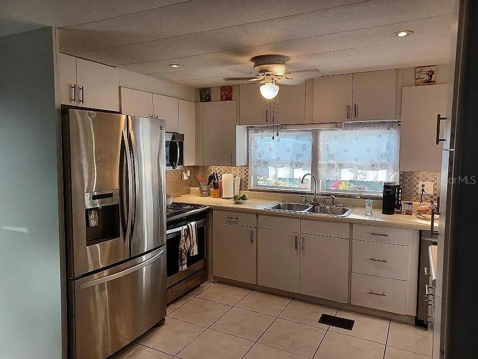 7880 54TH AVENUE N UNIT 106, ST PETERSBURG, FL — photo 3 of 18