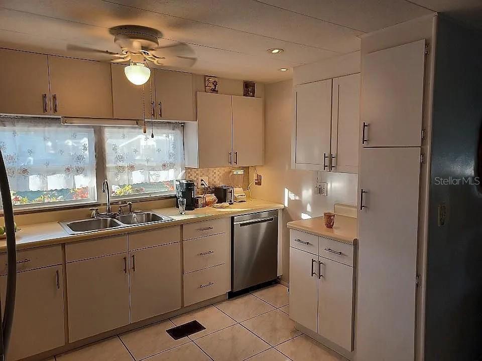 7880 54TH AVENUE N UNIT 106, ST PETERSBURG, FL — photo 5 of 18