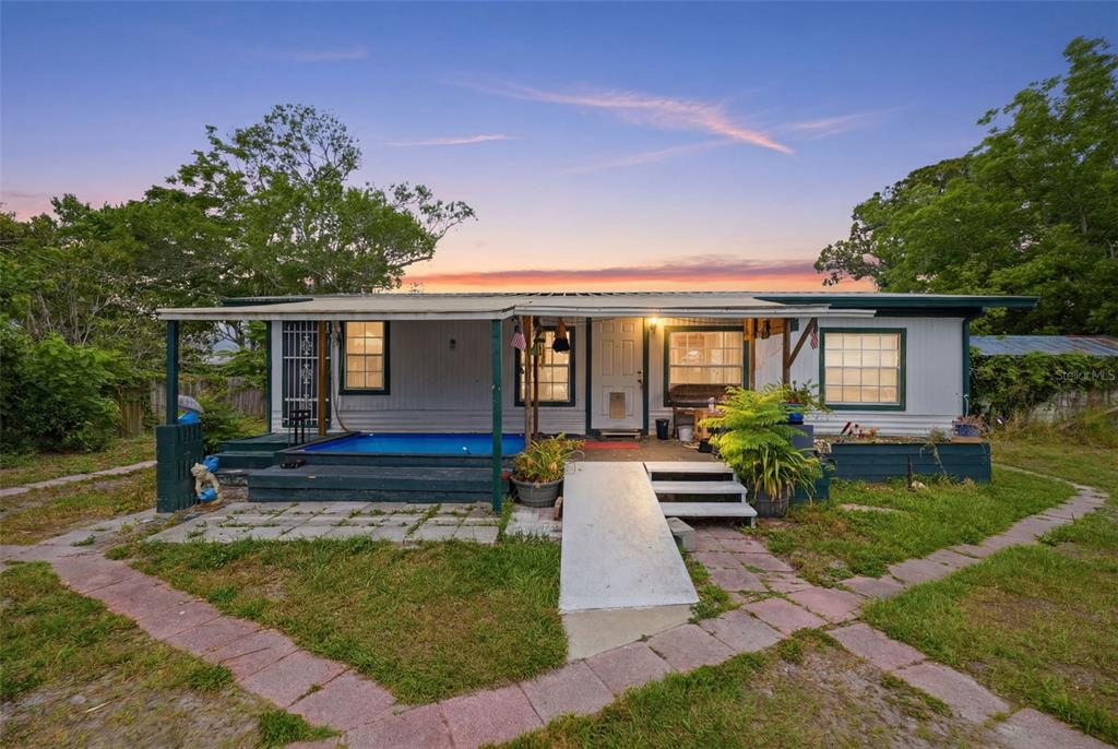 11129 PINE TREE LANE