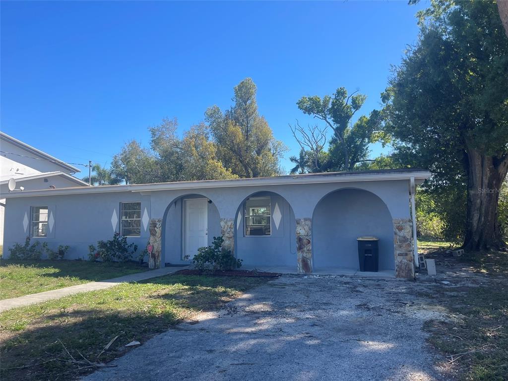 525 E HELEN AVENUE, PUNTA GORDA, FL — photo 4 of 29