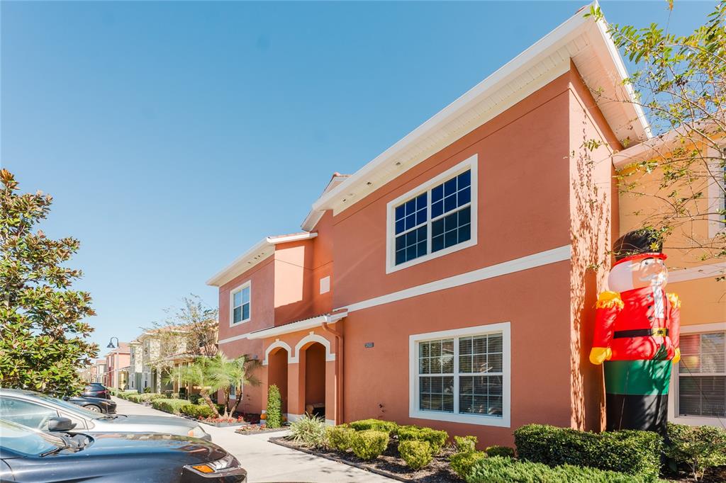 2923 BANANA PALM DRIVE